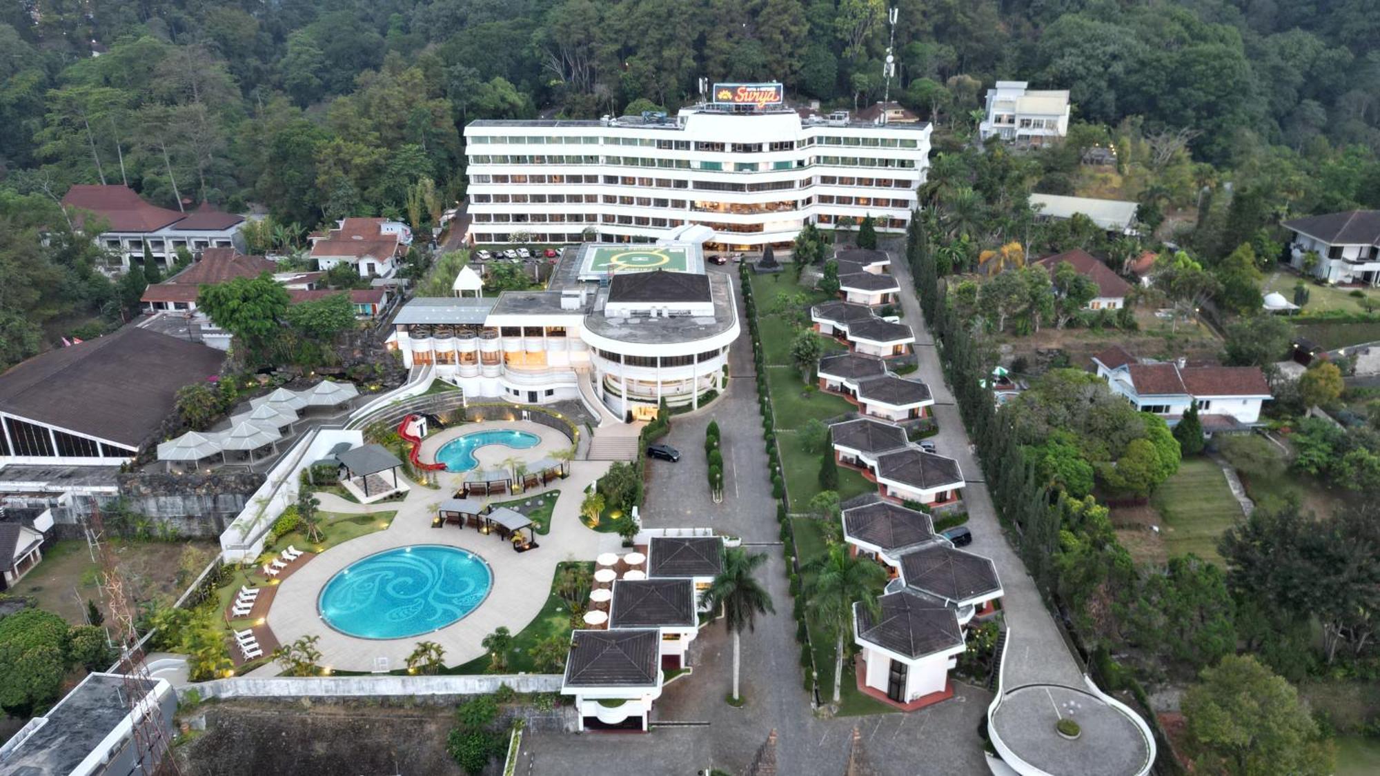 Surya Hotel & Cottages Prigen Exteriér fotografie