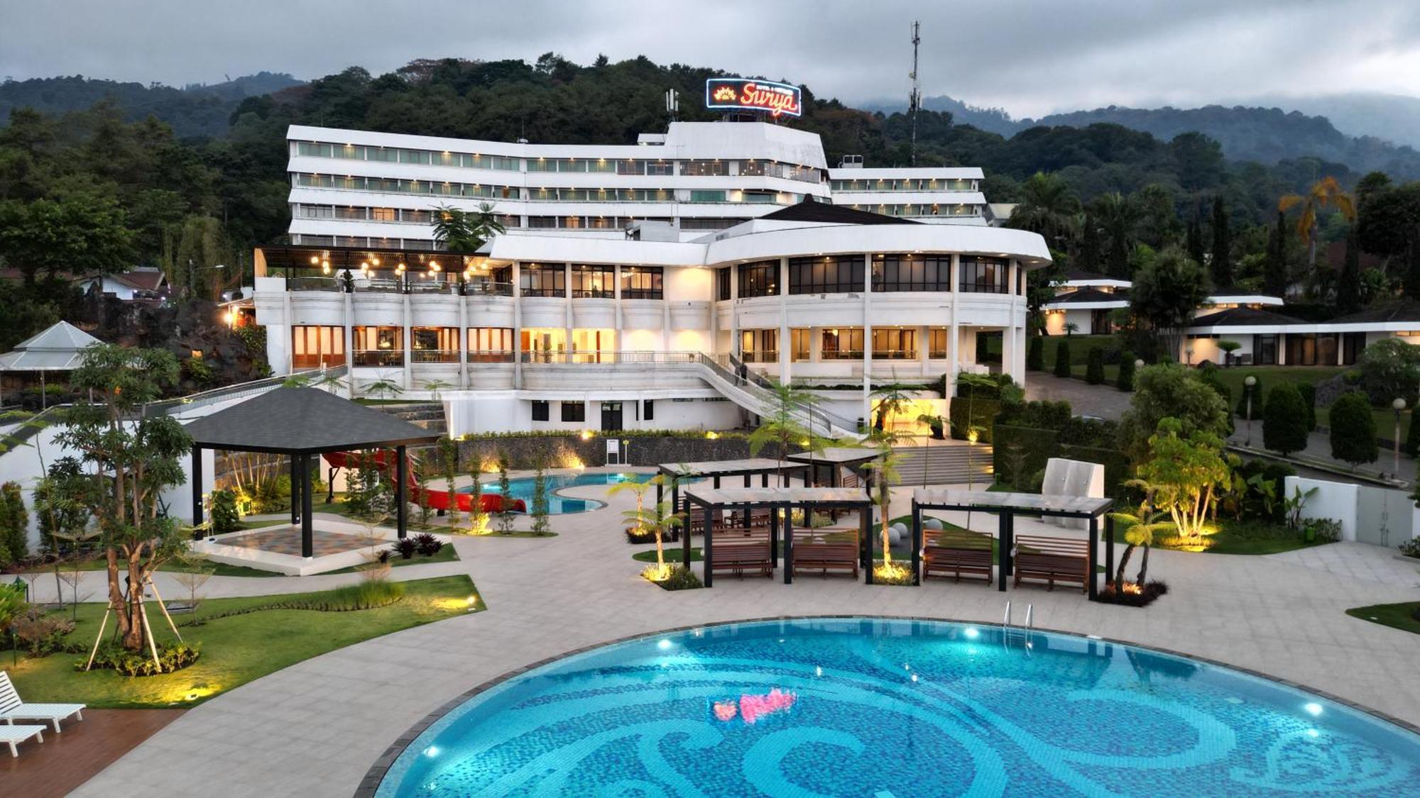 Surya Hotel & Cottages Prigen Exteriér fotografie