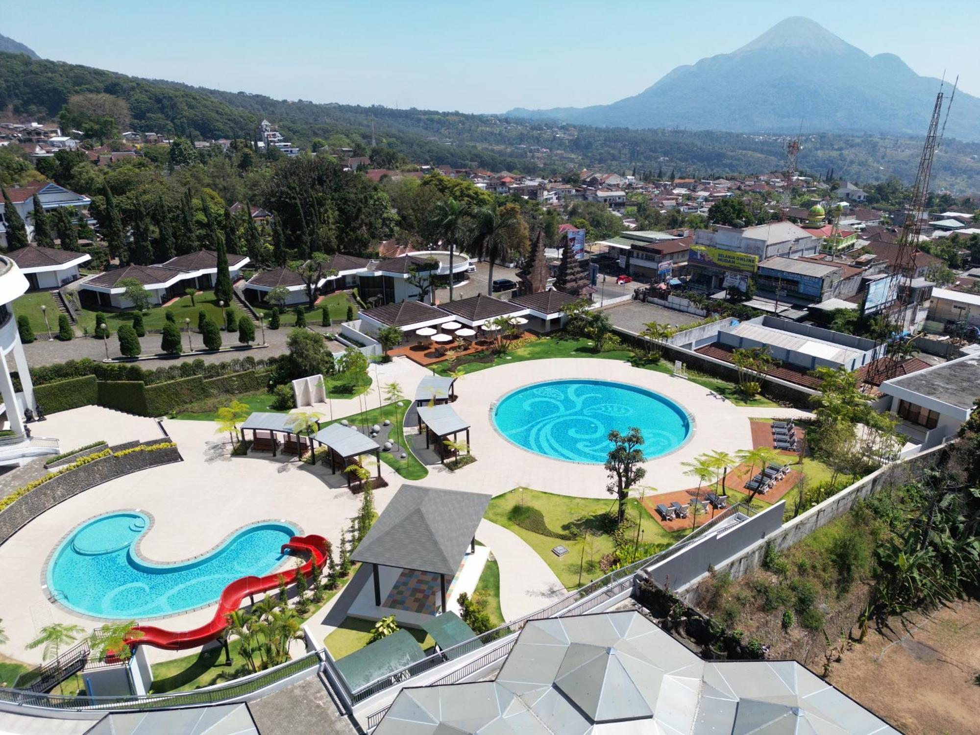 Surya Hotel & Cottages Prigen Exteriér fotografie